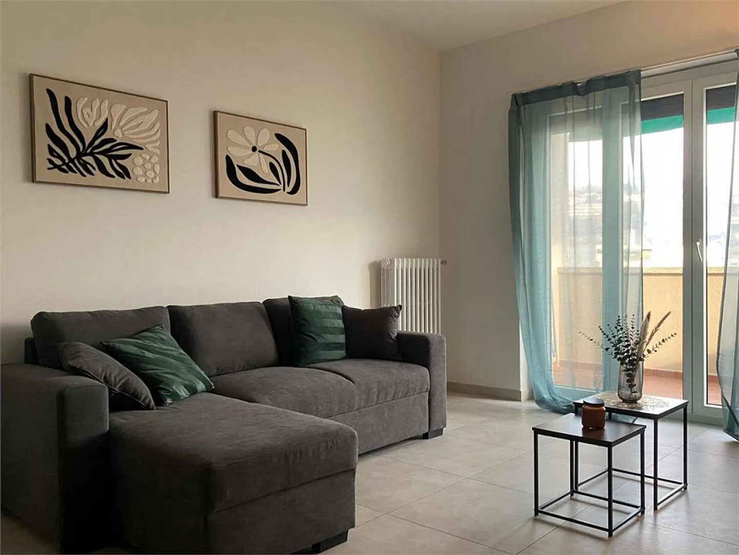 Chiasso Center - Spacious 3.5 Rooms Furnished and Bright on the 5th Floor - Photo 3 of 11