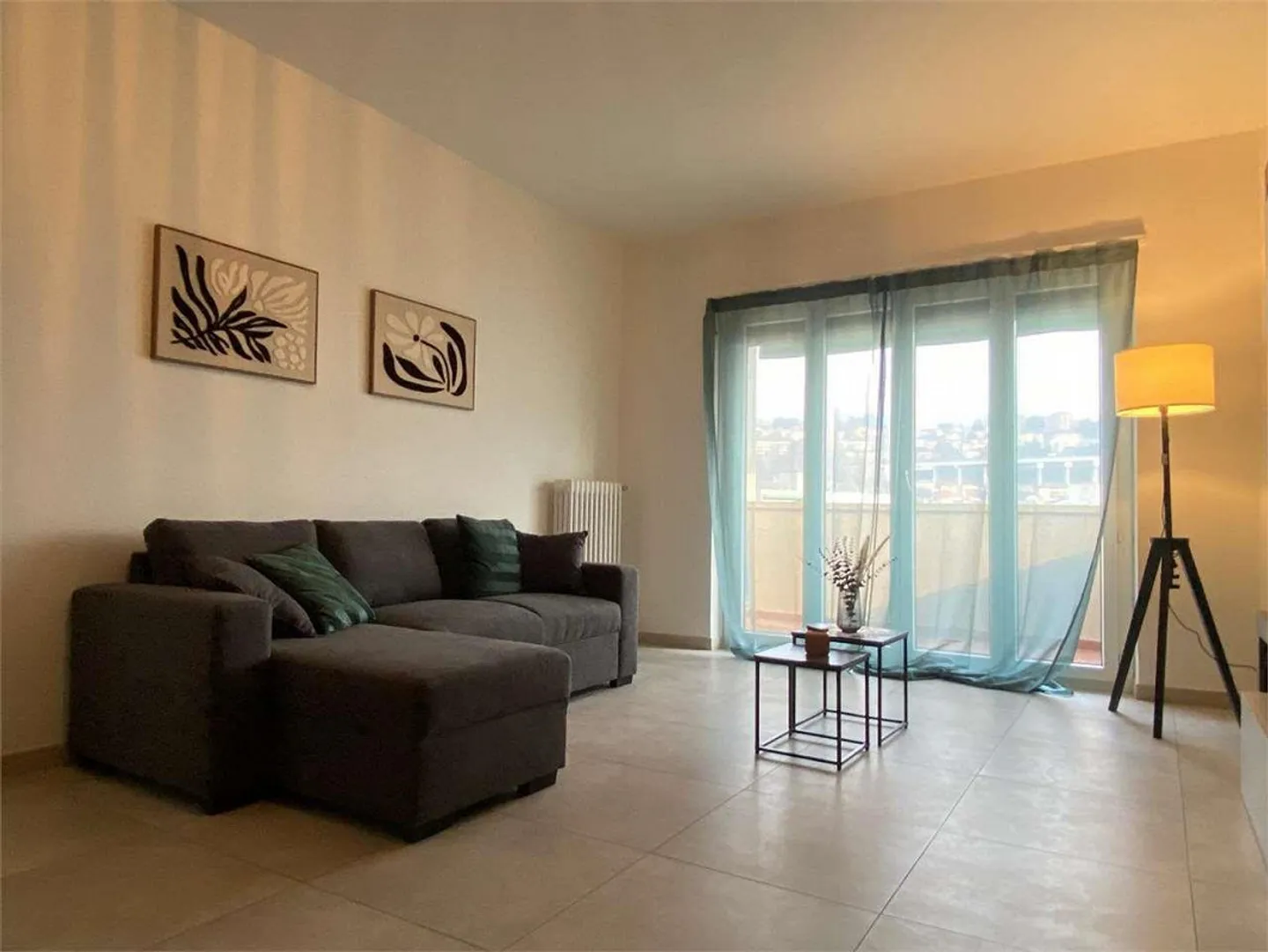 Chiasso Center - Spacious 3.5 Rooms Furnished and Bright on the 5th Floor - Photo 1 of 11