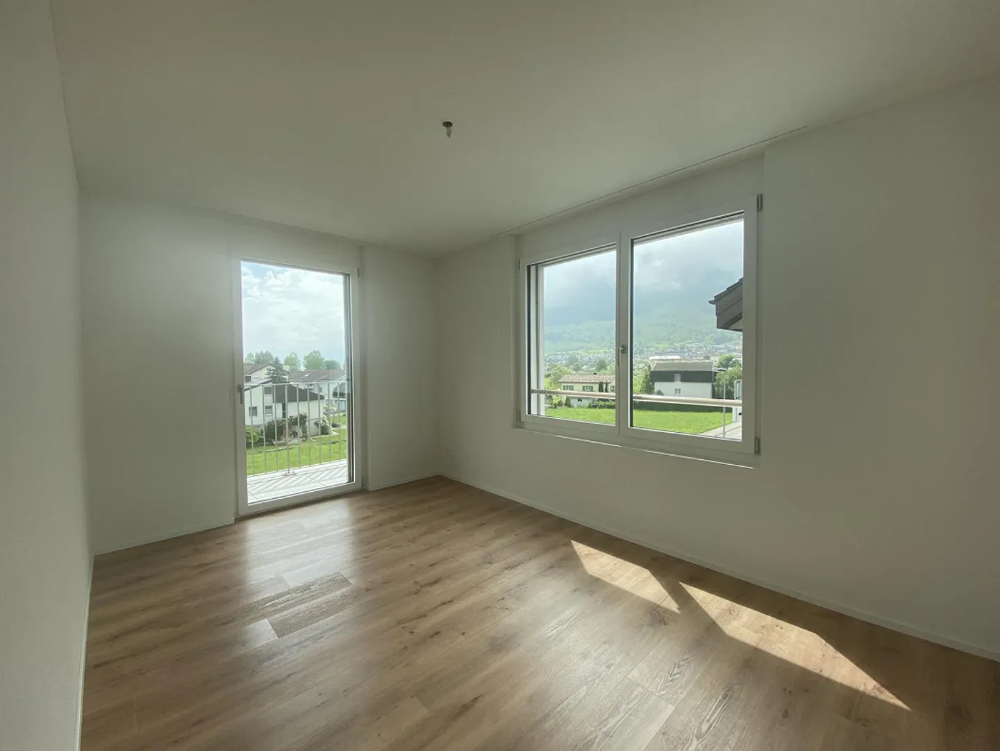 Attractive, centrally located 4.5 room apartment - Photo 3 of 8