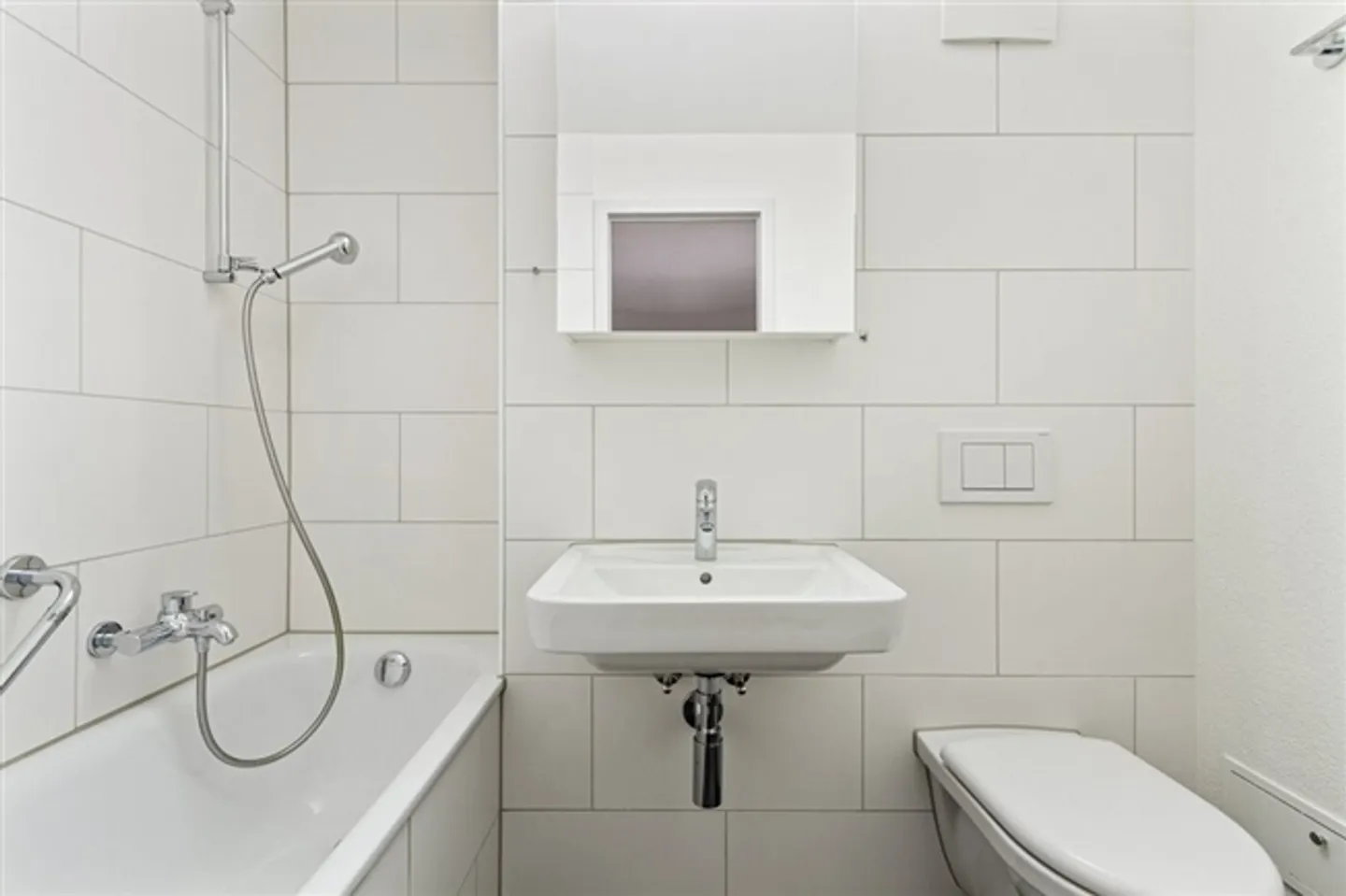 Emplacement résidentiel ensoleillé dans un environnement adapté aux enfants - Photo 7 sur 11