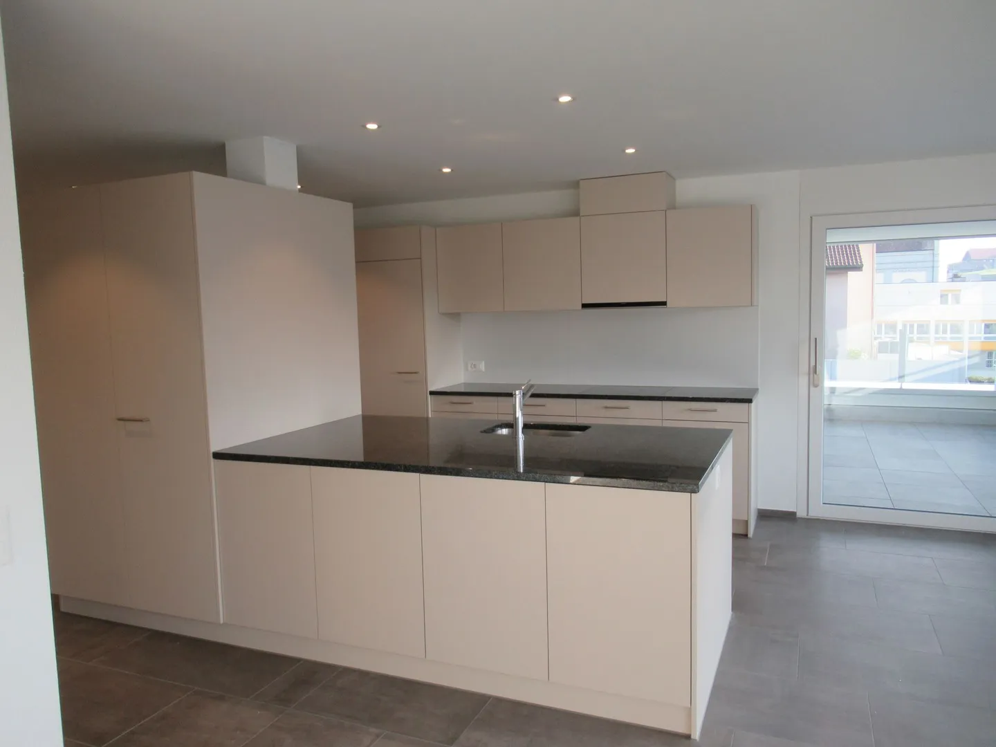 Appartamento spazioso e luminoso - Foto 5 di 15