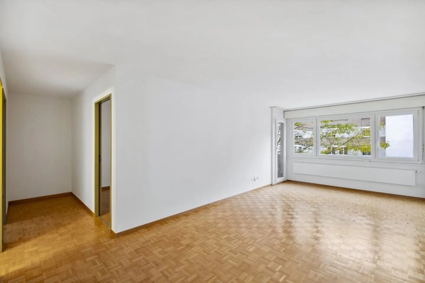 Modern 3.5-Room Apartment in Biel - Photo 2 of 9
