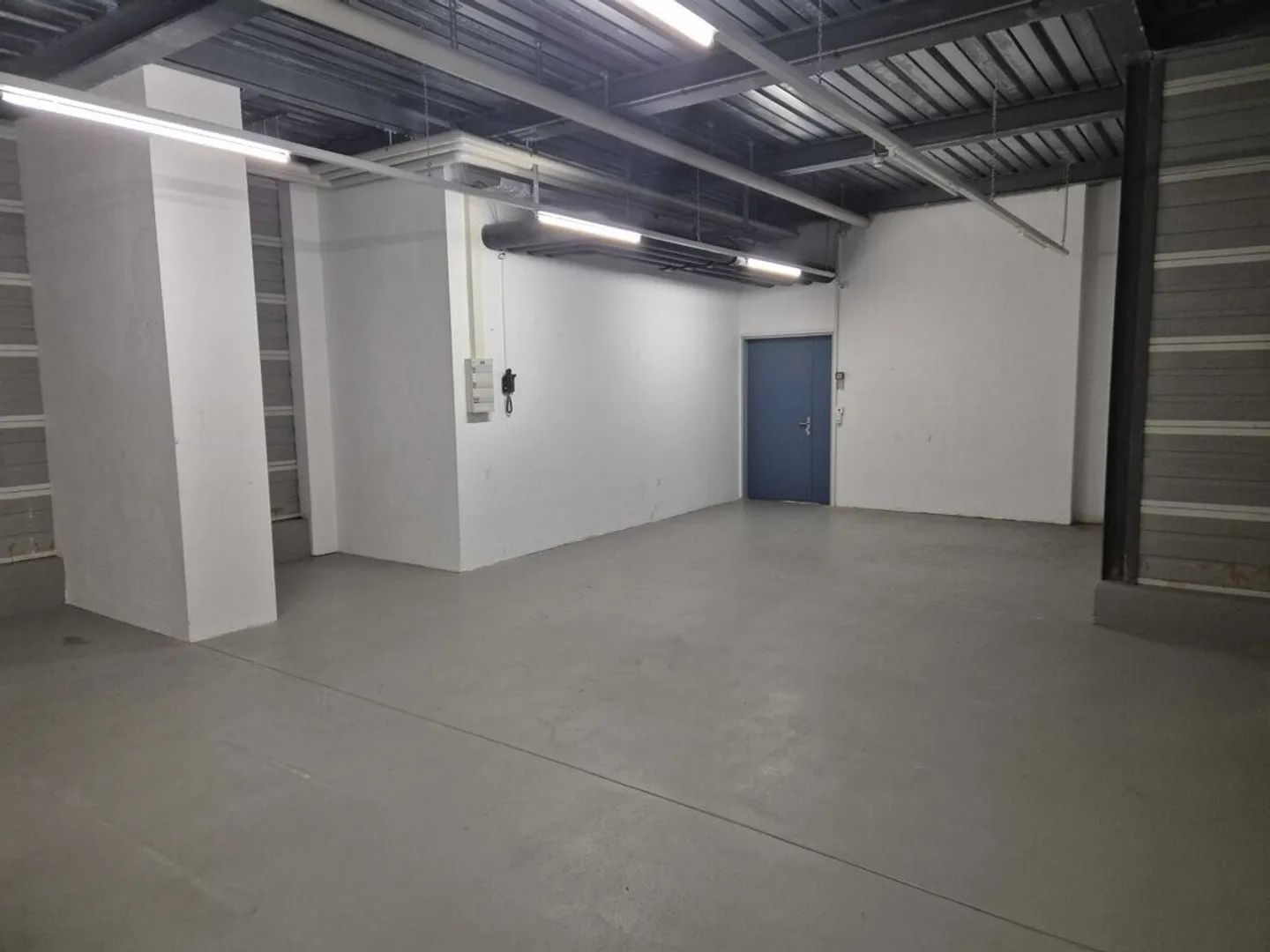 Large storage space for rent on Badenerstrasse - Photo 3 of 5