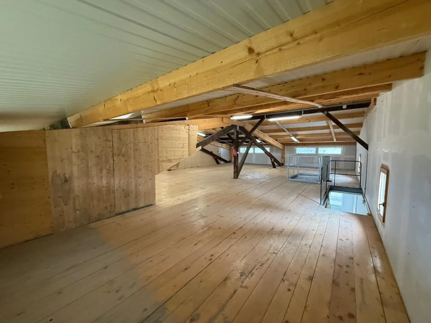 Industrial Hall with Office - Photo 6 of 8