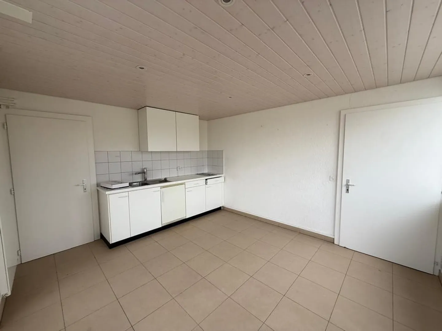 Industrial Hall with Office - Photo 7 of 8