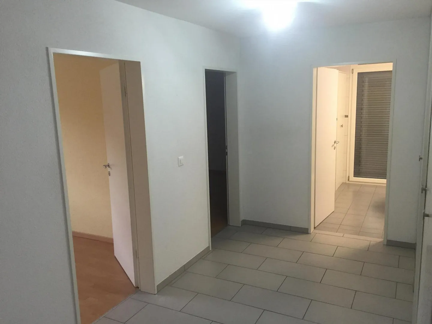 Appartamento 2 1/2 locali con balcone e garage - Foto 3 di 3