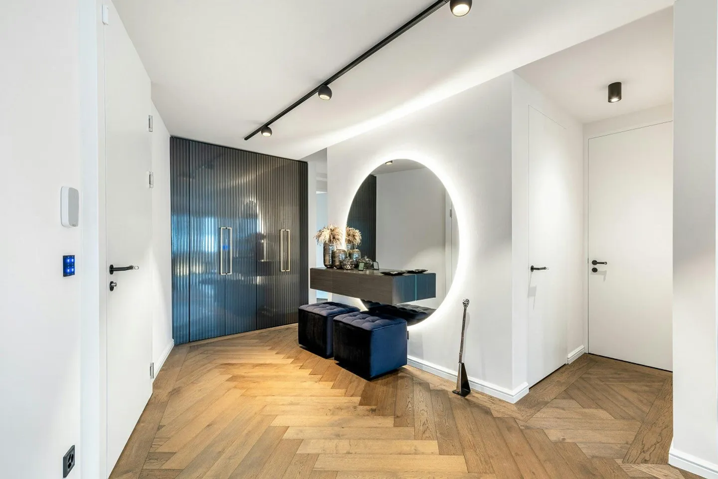 Exclusive maisonette apartment with private roof terrace - Photo 2 of 13