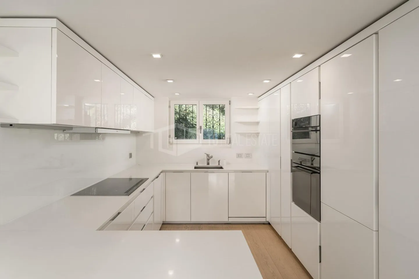 DUPLEX DE RÊVE AVEC VUE SUR LE LAC JARDIN ET PISCINE - Photo 13 sur 13