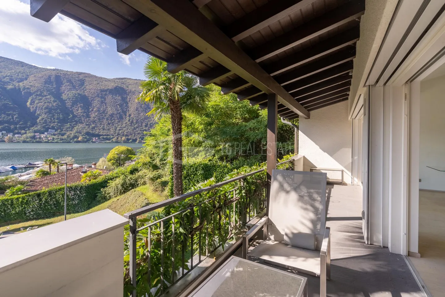 DUPLEX DE RÊVE AVEC VUE SUR LE LAC JARDIN ET PISCINE - Photo 8 sur 13