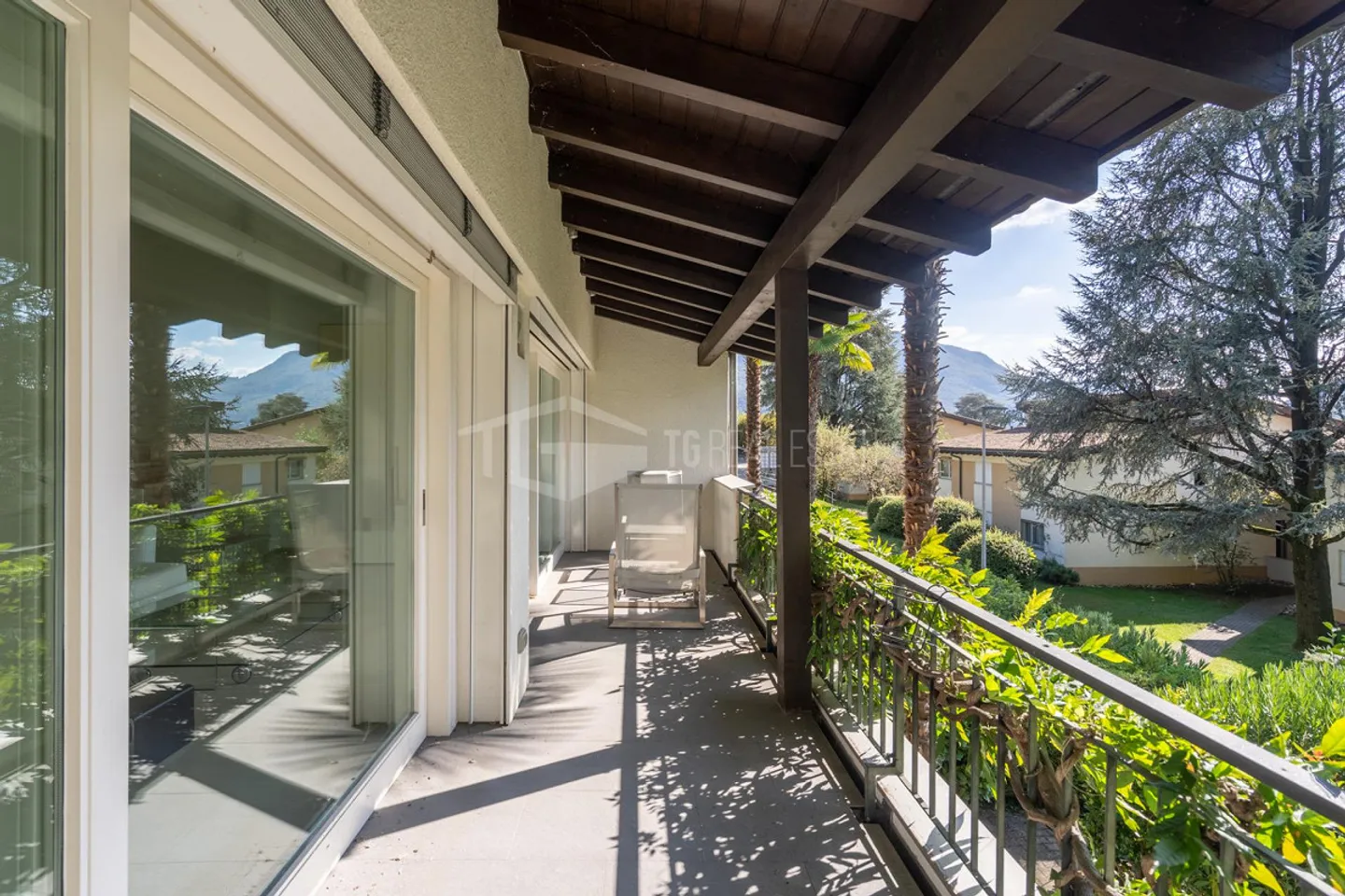 DUPLEX DE RÊVE AVEC VUE SUR LE LAC JARDIN ET PISCINE - Photo 9 sur 13