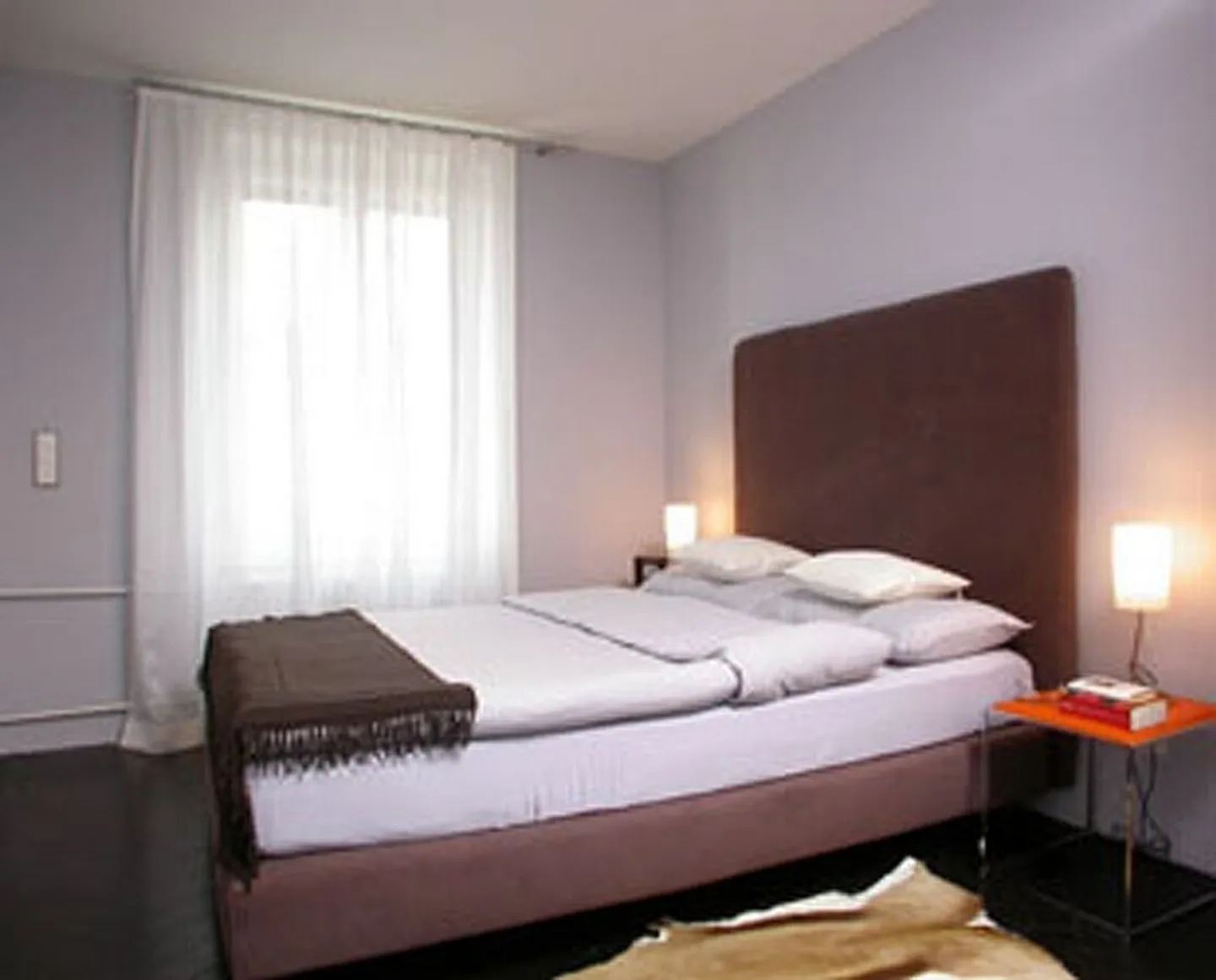 Spacious 2-Bedroom Apartment - Photo 3 of 6