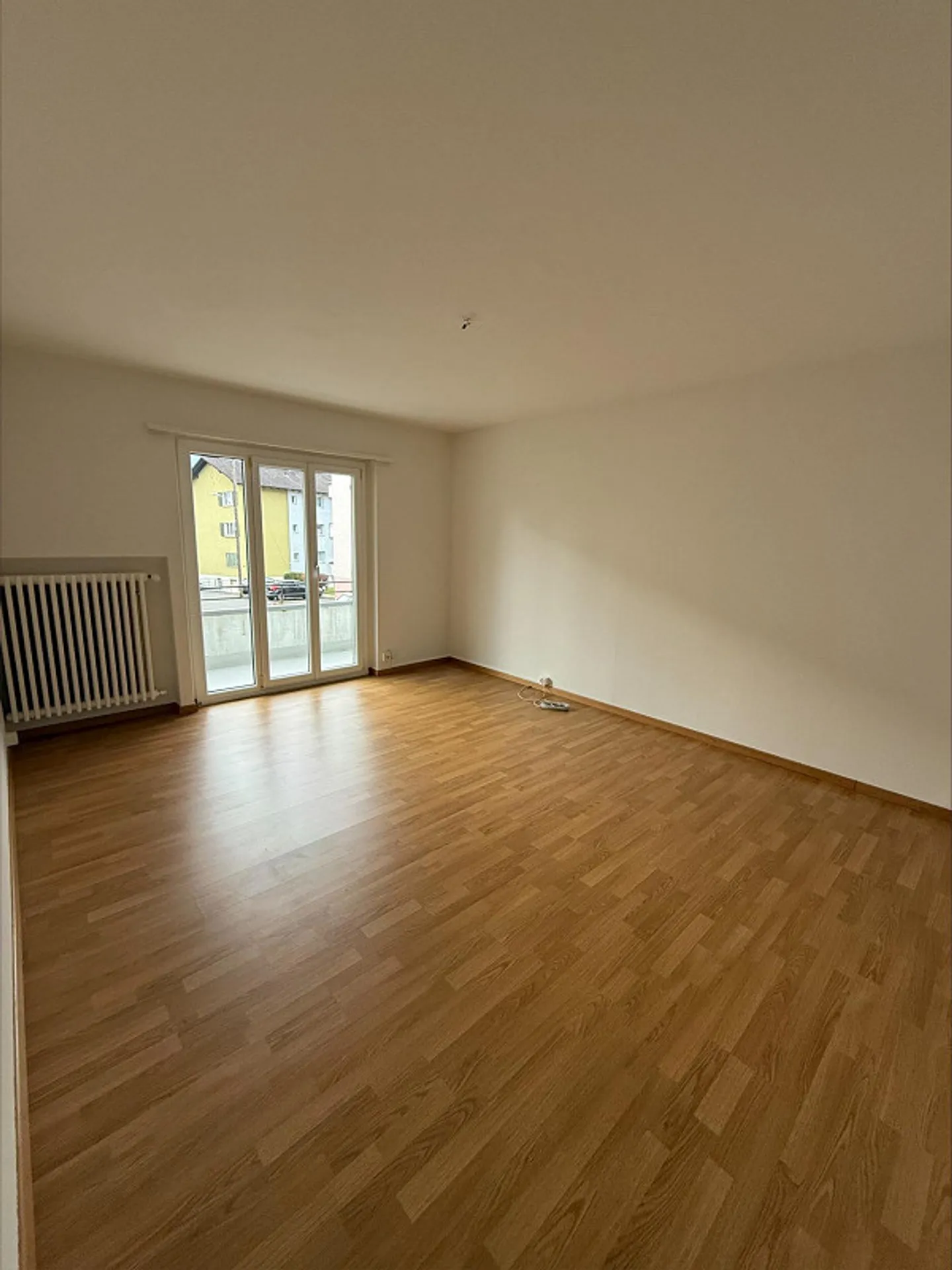 Bright 3-room apartment for rent - Photo 2 of 7