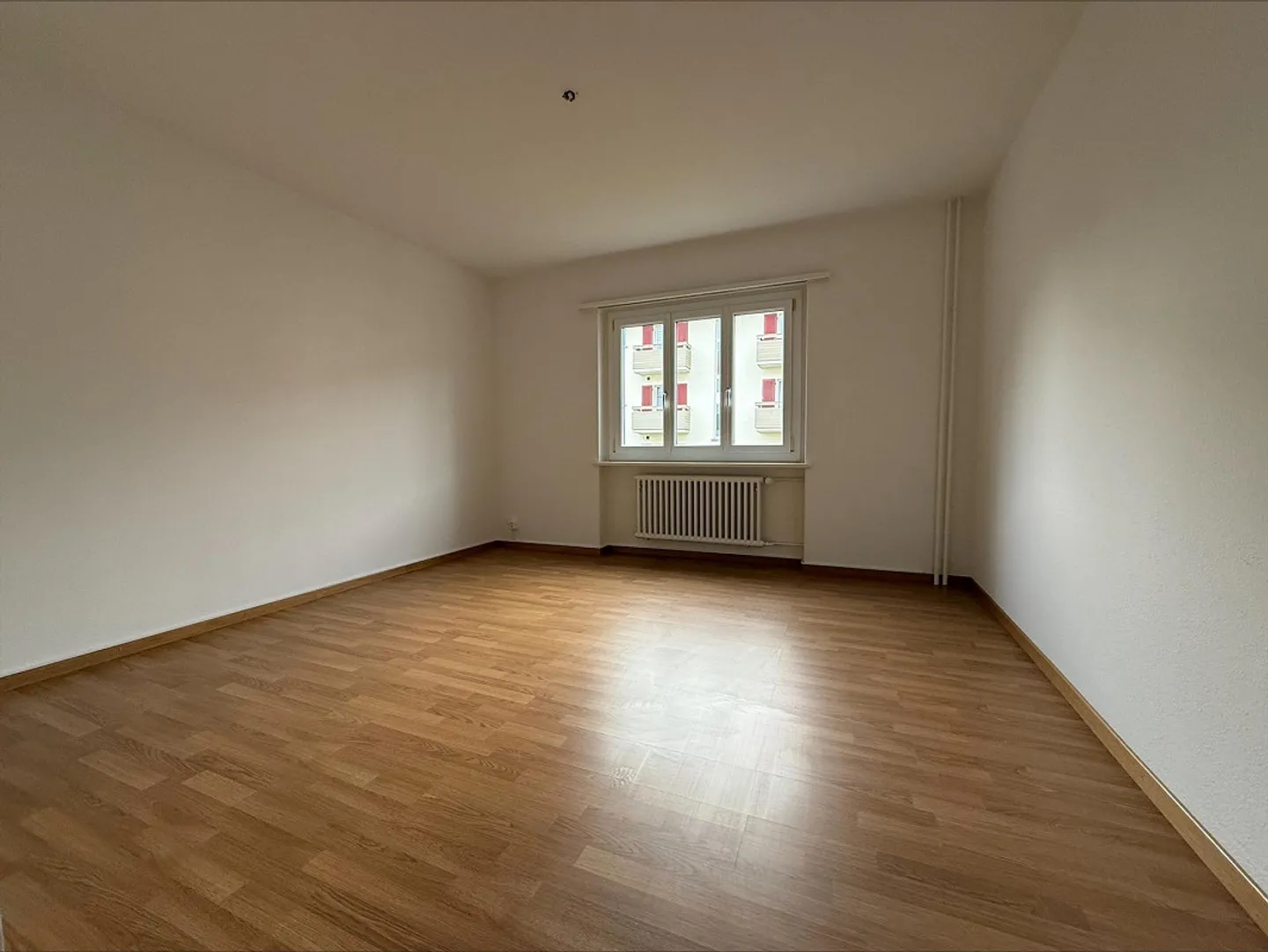 Bright 3-room apartment for rent - Photo 3 of 7