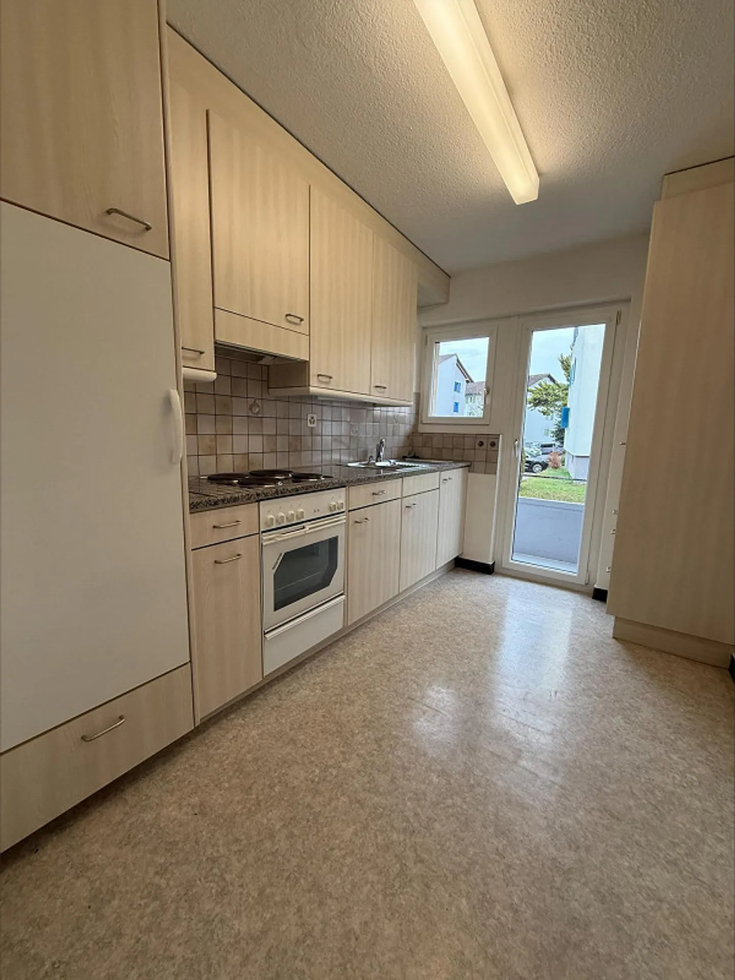 Bright 3-room apartment for rent - Photo 6 of 7