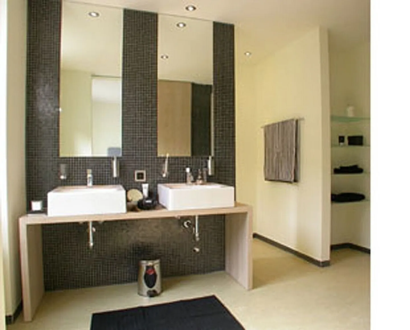Spacious 2-Bedroom Apartment - Photo 6 of 6