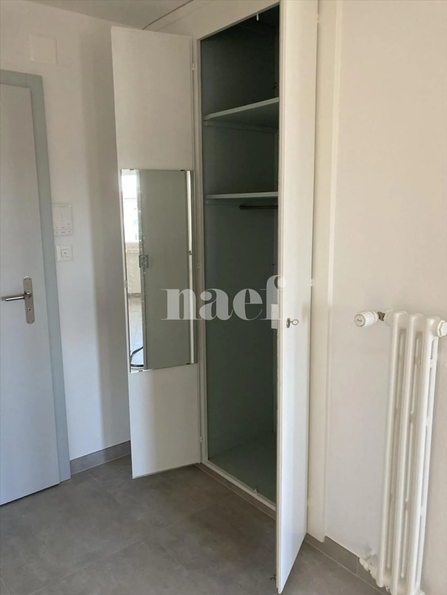 Schöne, vollständig renovierte Wohnung in ruhiger Lage, nahe Geschäften - Foto 5 von 6