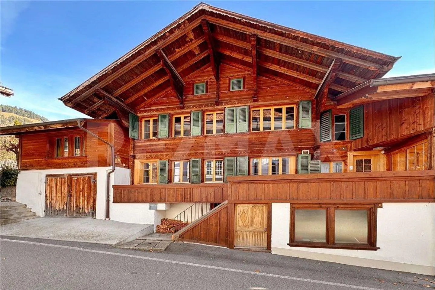 Maisonette spacieuse et rénovée de 5,5 pièces avec studio séparé comme revenu supplémentaire intelligent - Photo 1 sur 13