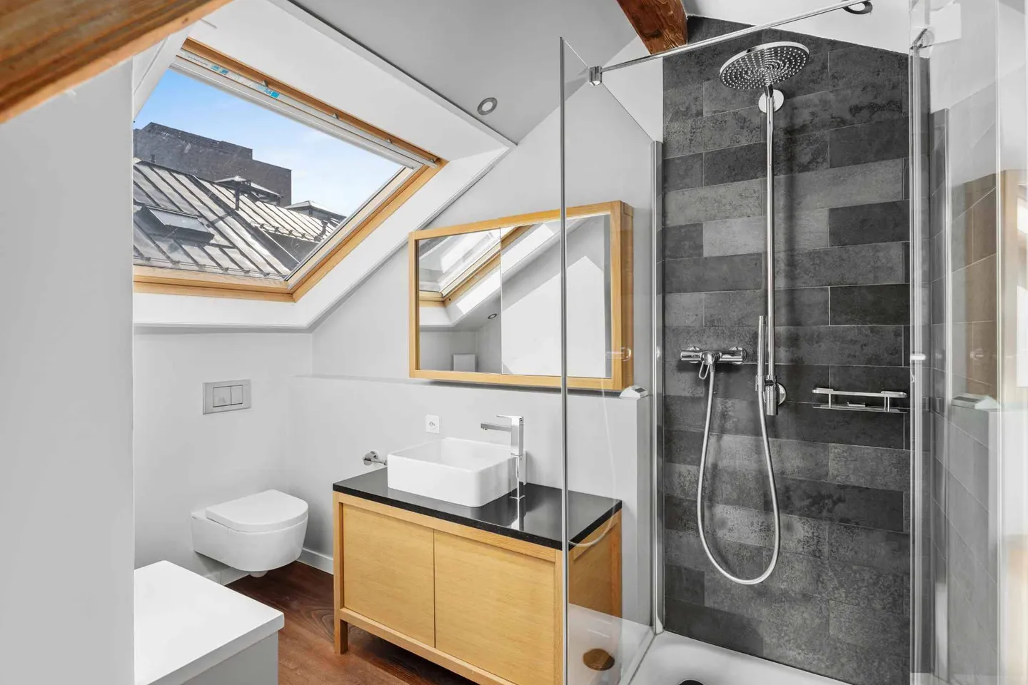 Charming Duplex Attic Apartment - Photo 7 of 11