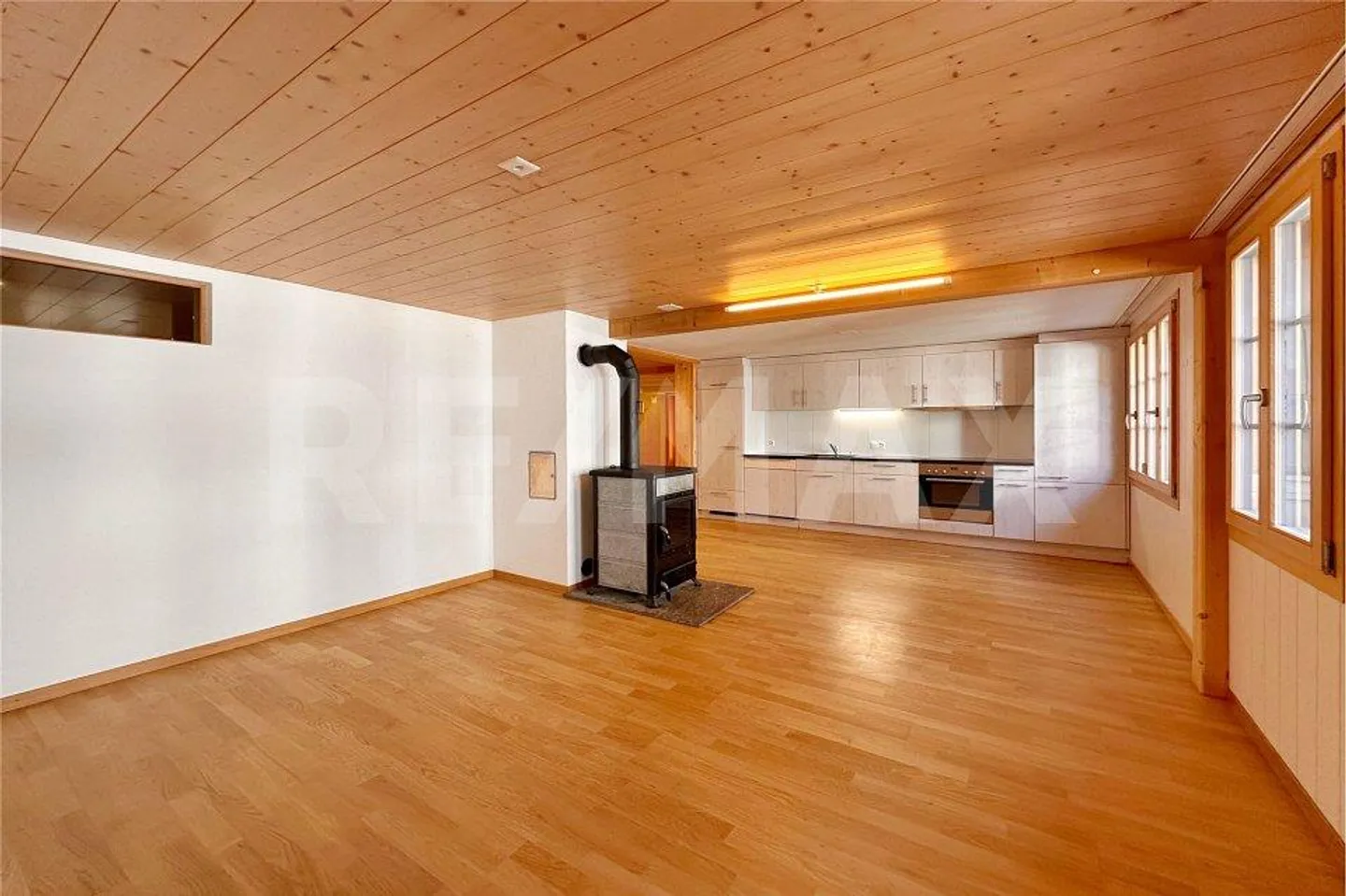 Maisonette spacieuse et rénovée de 5,5 pièces avec studio séparé comme revenu supplémentaire intelligent - Photo 2 sur 13