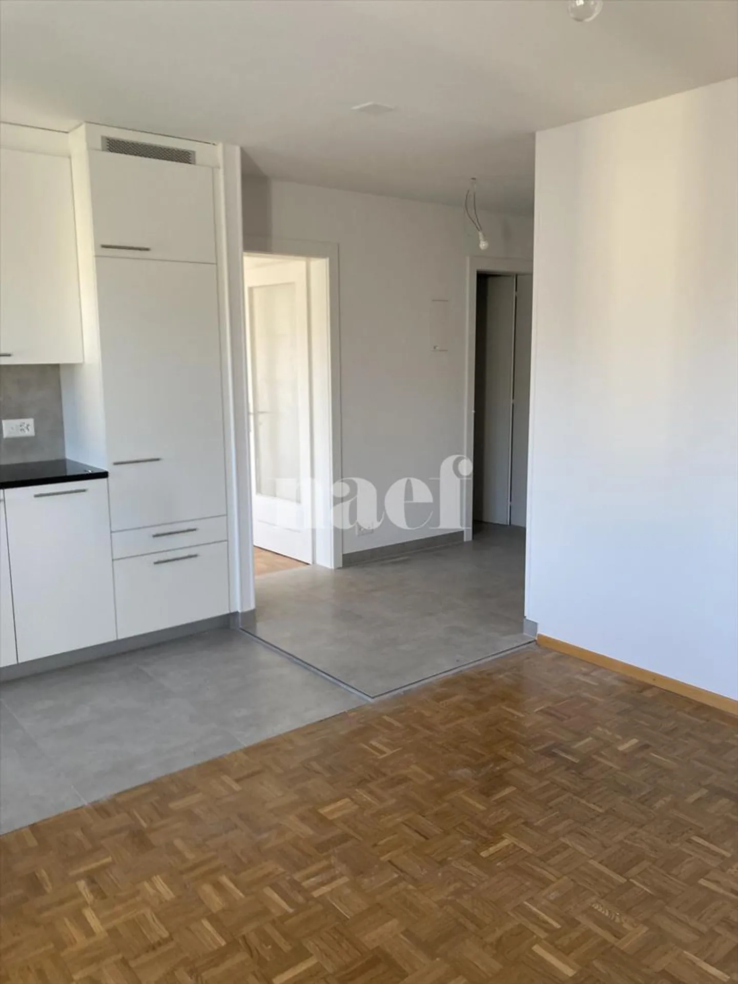 Schöne, vollständig renovierte Wohnung in ruhiger Lage, nahe Geschäften - Foto 3 von 6