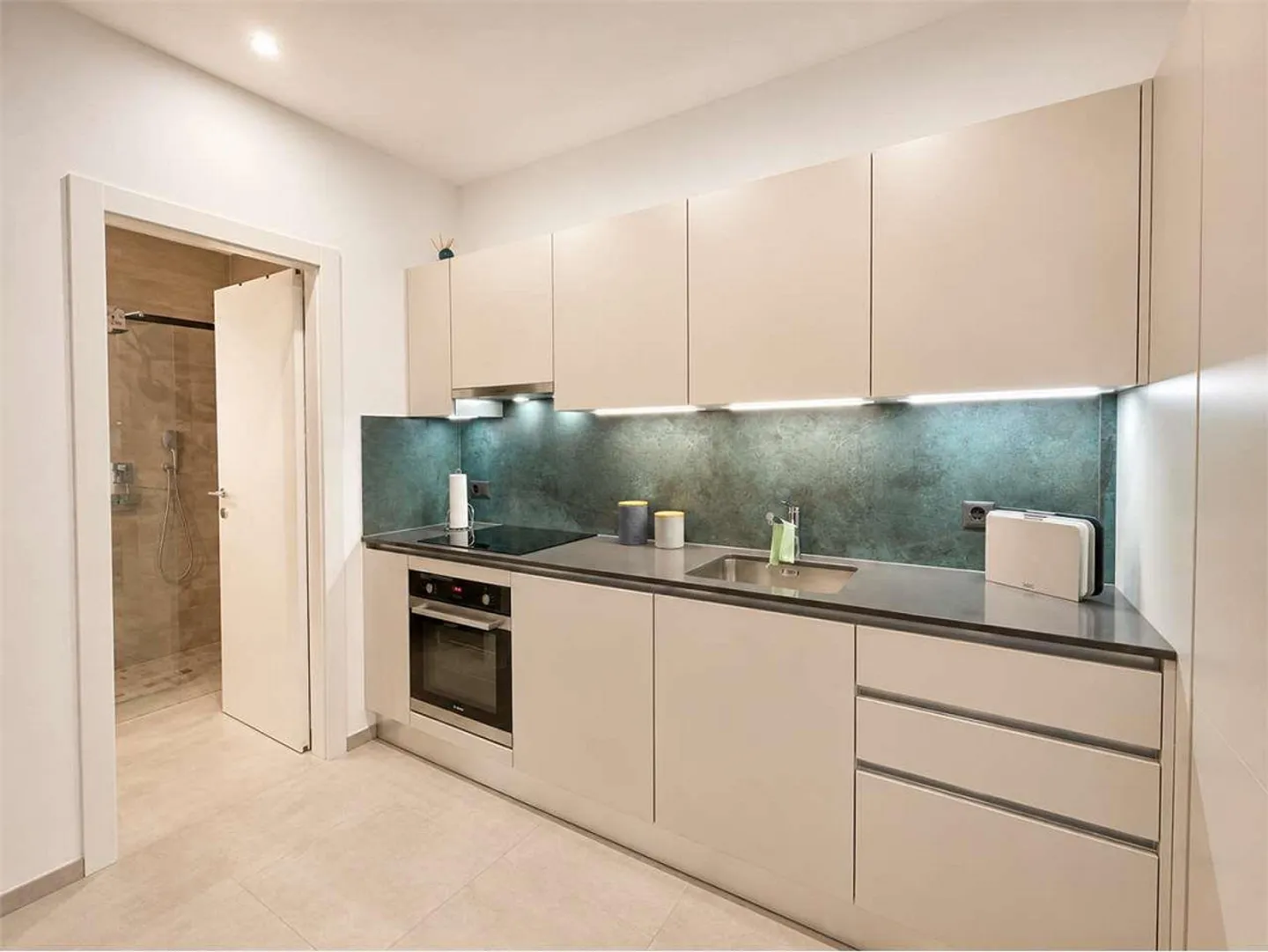 Furnished two-room apartment in Lugano center 2.5 rooms - Photo 4 of 11