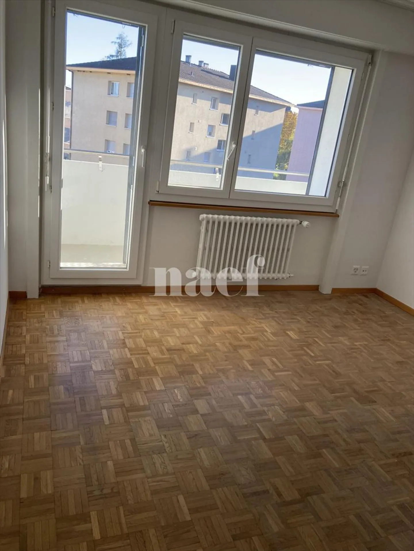 Schöne, vollständig renovierte Wohnung in ruhiger Lage, nahe Geschäften - Foto 4 von 6