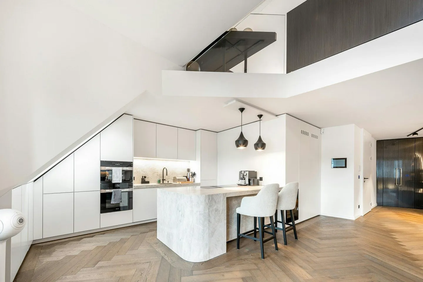 Exclusive maisonette apartment with private roof terrace - Photo 6 of 13