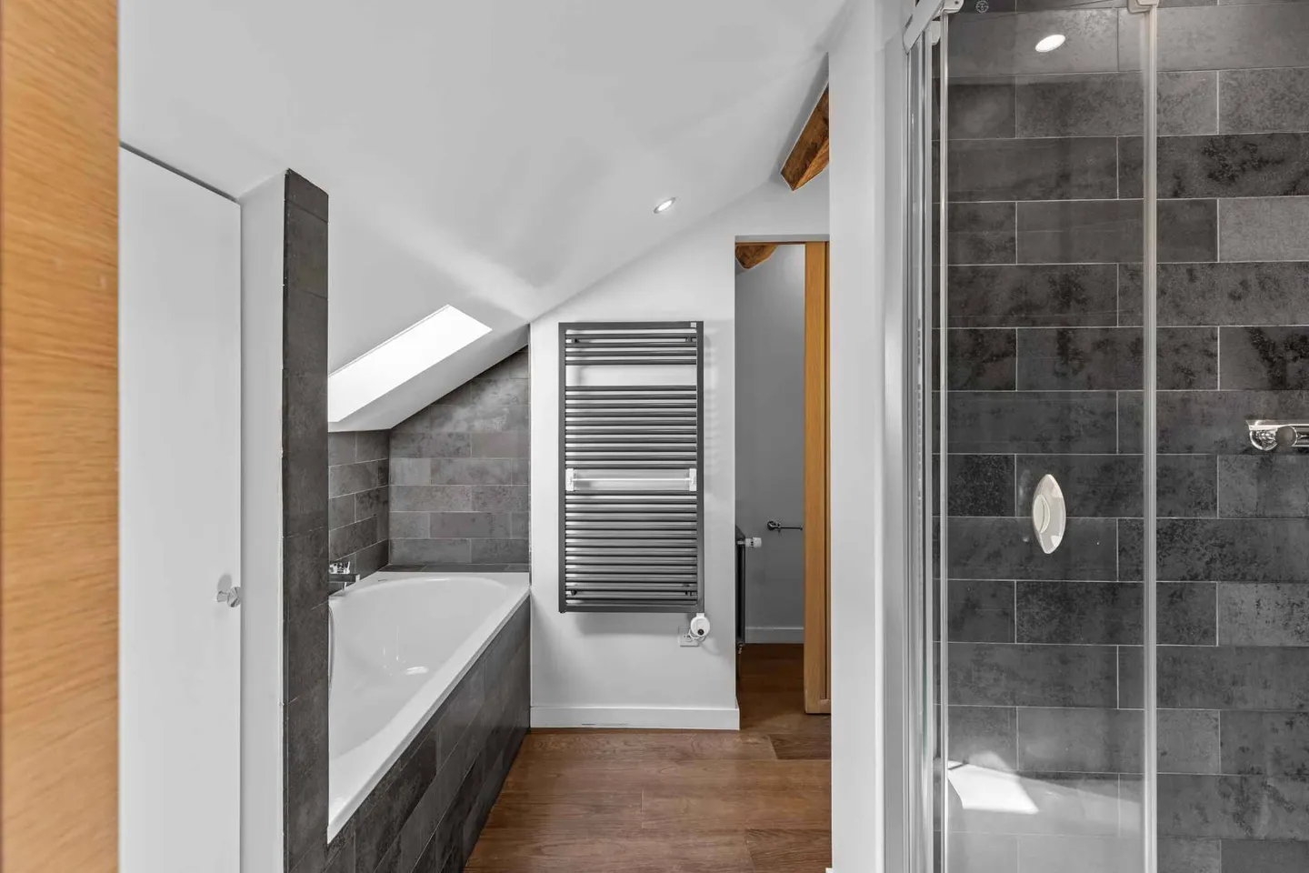 Charming Duplex Attic Apartment - Photo 9 of 11