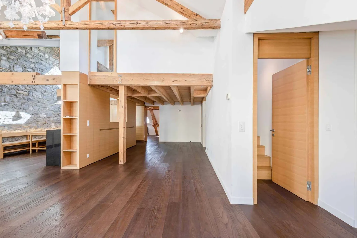 Charming Duplex Attic Apartment - Photo 10 of 11