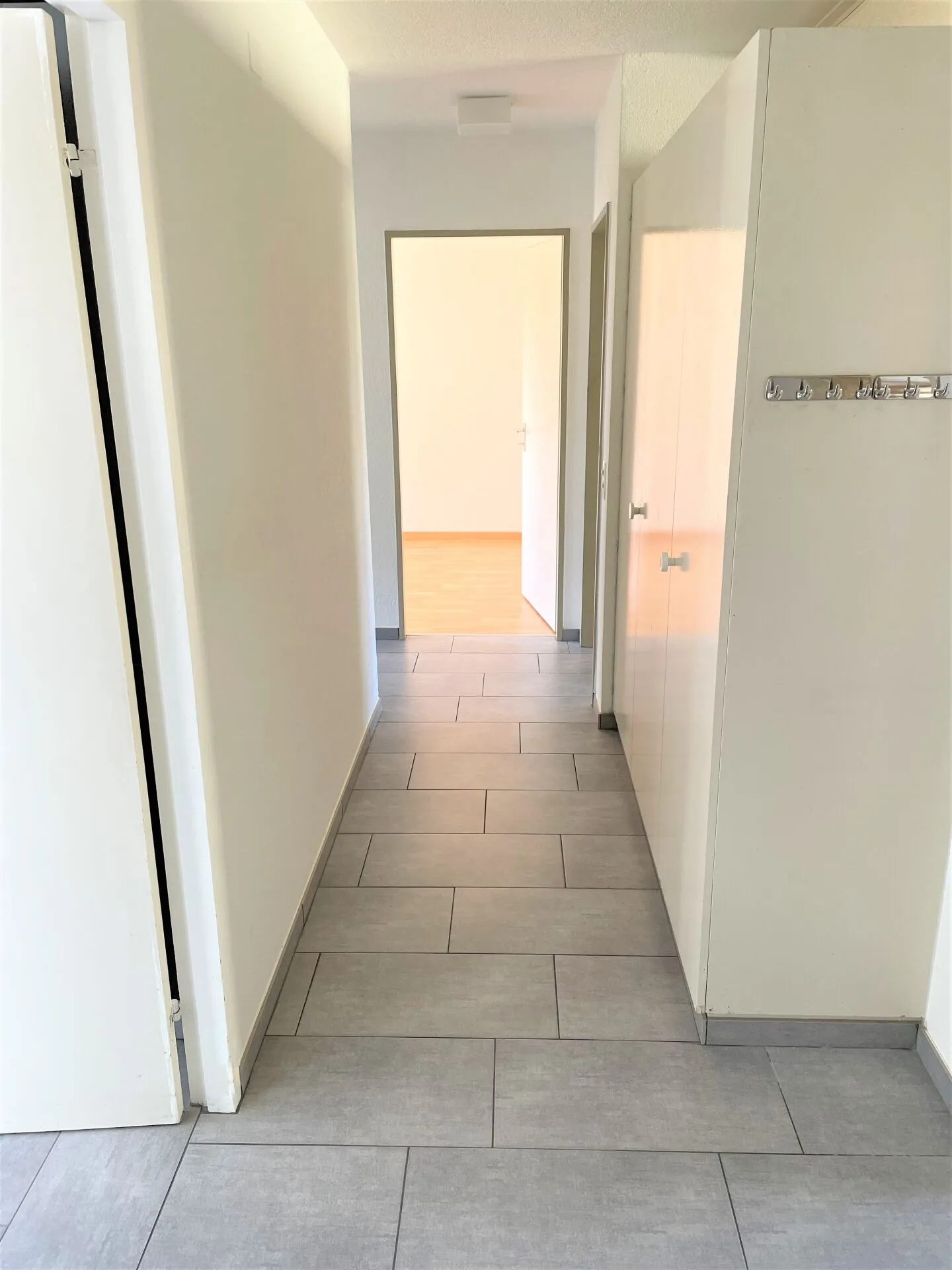 Appartamento ristrutturato di 3,5 locali, con cucina e bagno moderni. In una buona e tranquilla posizione ad Amriswil - Foto 7 di 10
