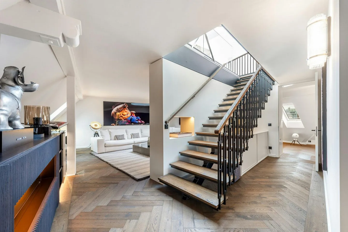 Exclusive maisonette apartment with private roof terrace - Photo 7 of 13