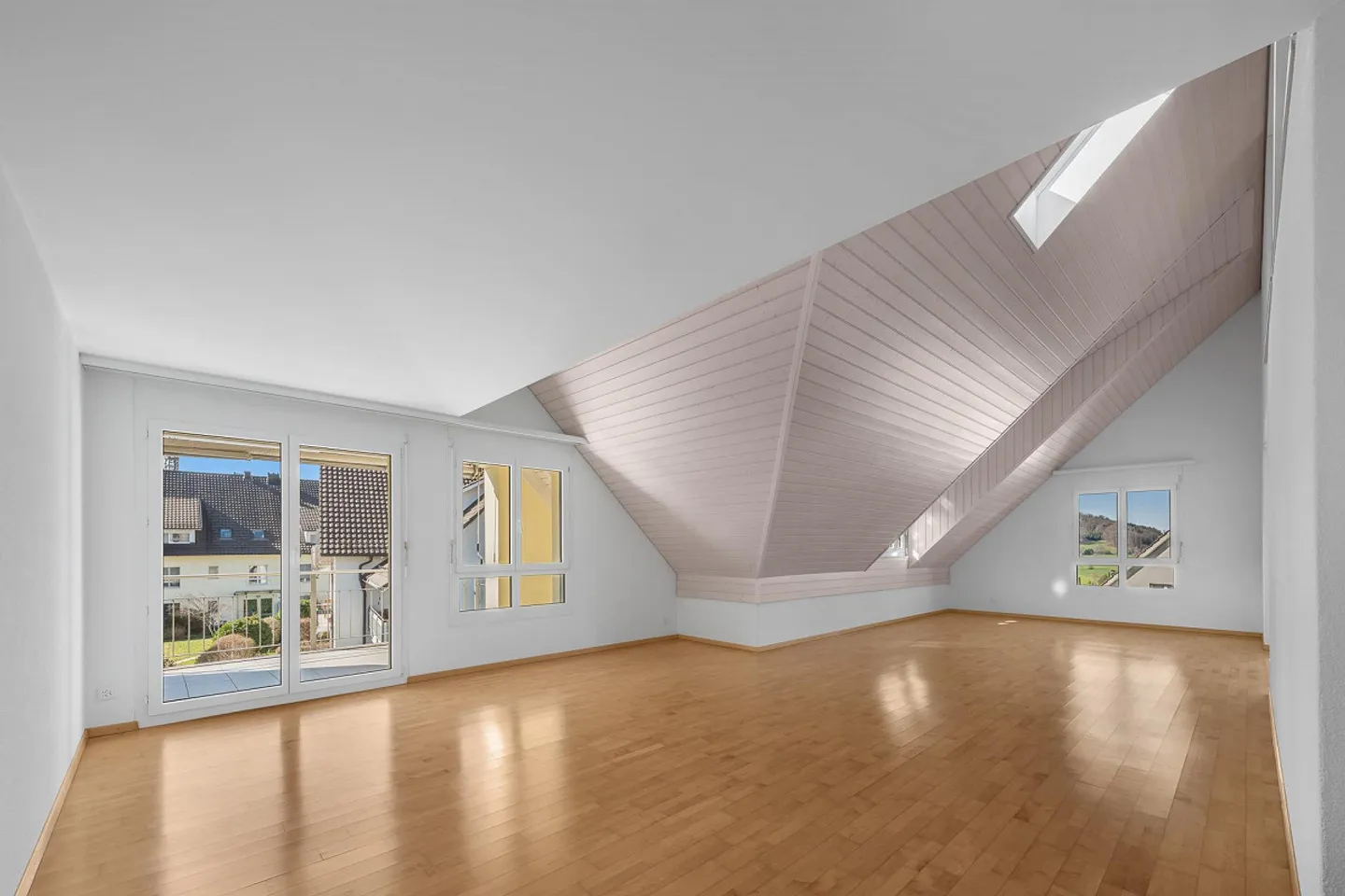 Your new home at Uetliberg - great maisonette apartment - Photo 2 of 8