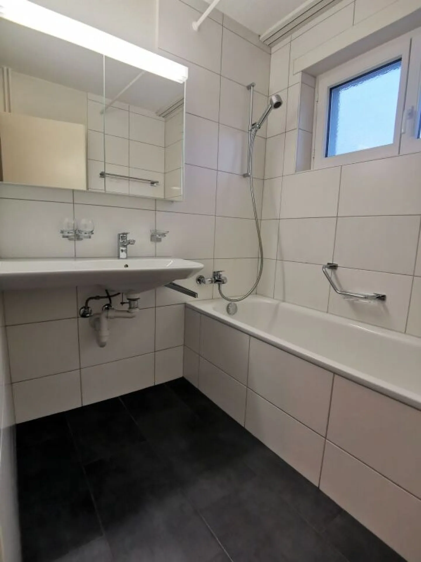 Appartamento ristrutturato di 3,5 locali, con cucina e bagno moderni. In una buona e tranquilla posizione ad Amriswil - Foto 4 di 10