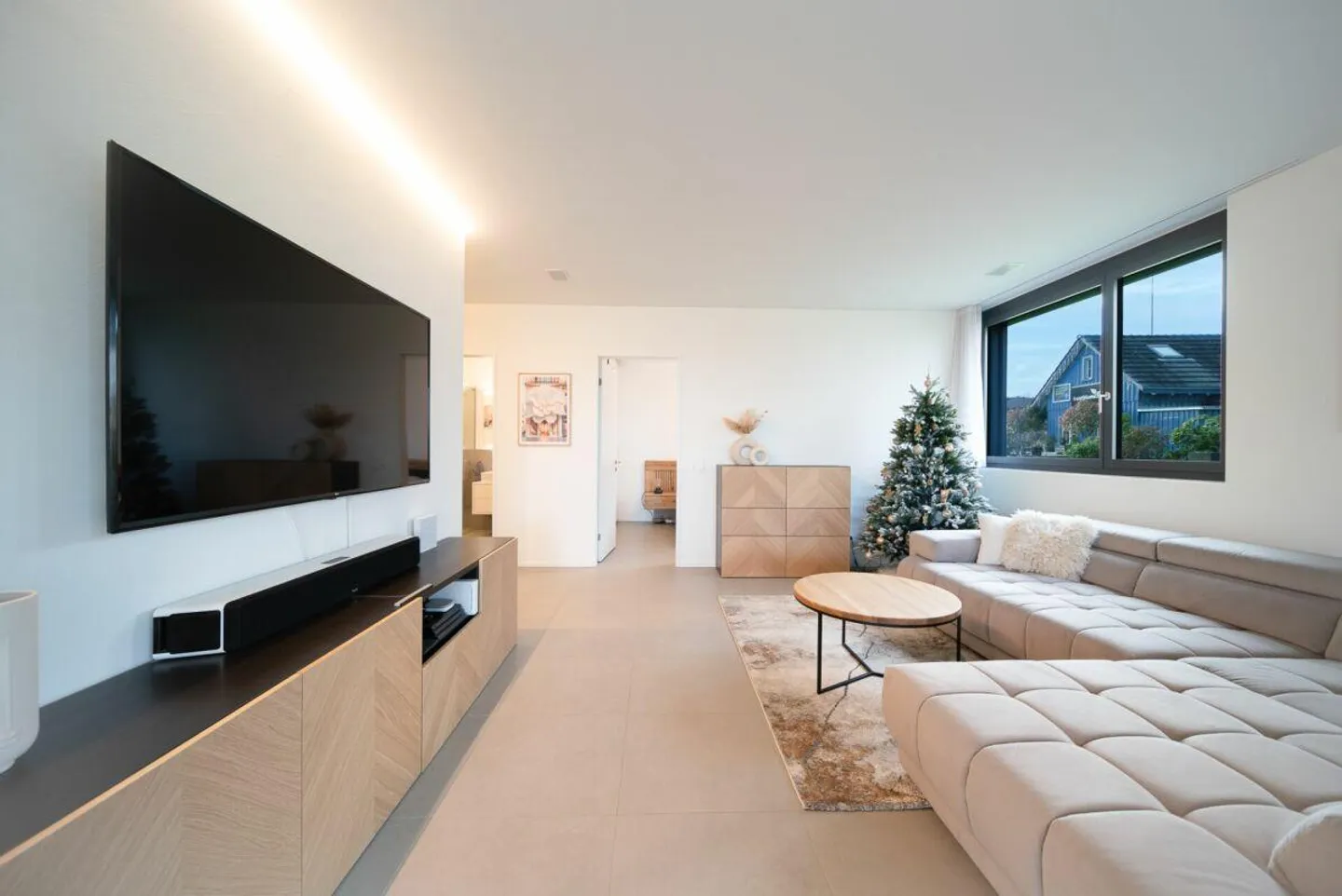 4.5 Room Residential Jewel with Private Garden Paradise - Photo 4 of 14