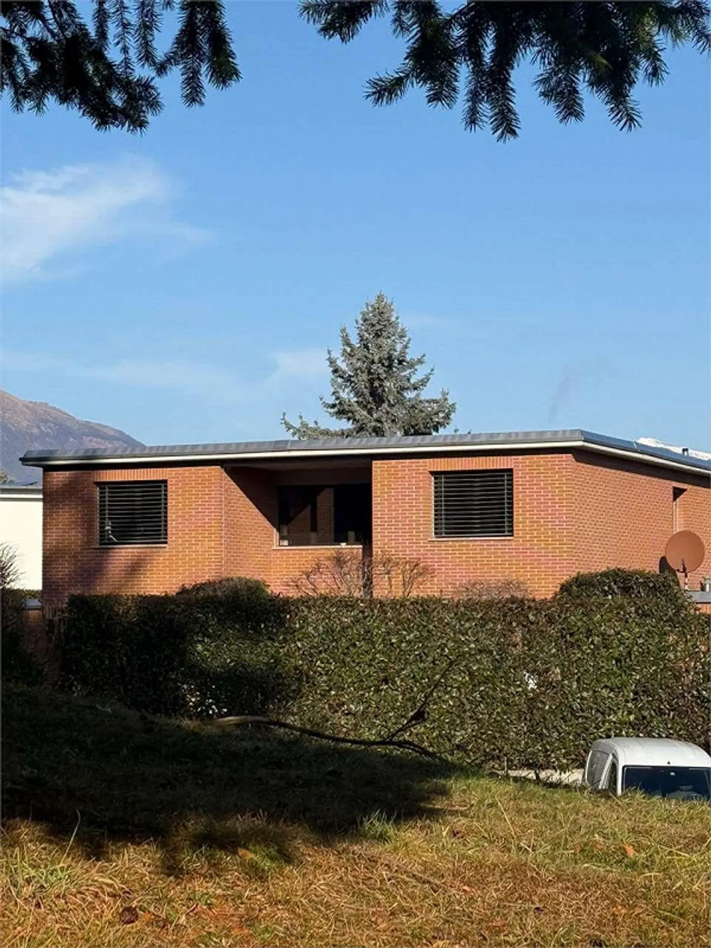 Porza - Spacieux duplex de 4,5 pièces dans une maison bifamiliale avec grand jardin - Photo 1 sur 12