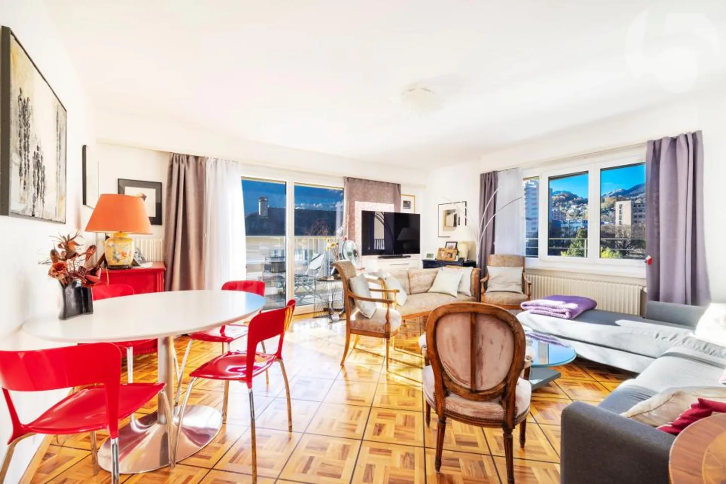 Magnificent 4.5 room apartment located in a highly sought-after area - Photo 2 of 13