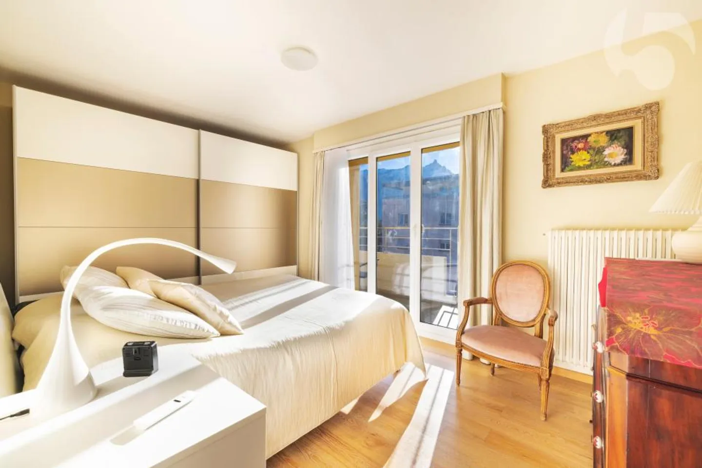 Magnificent 4.5 room apartment located in a highly sought-after area - Photo 3 of 13