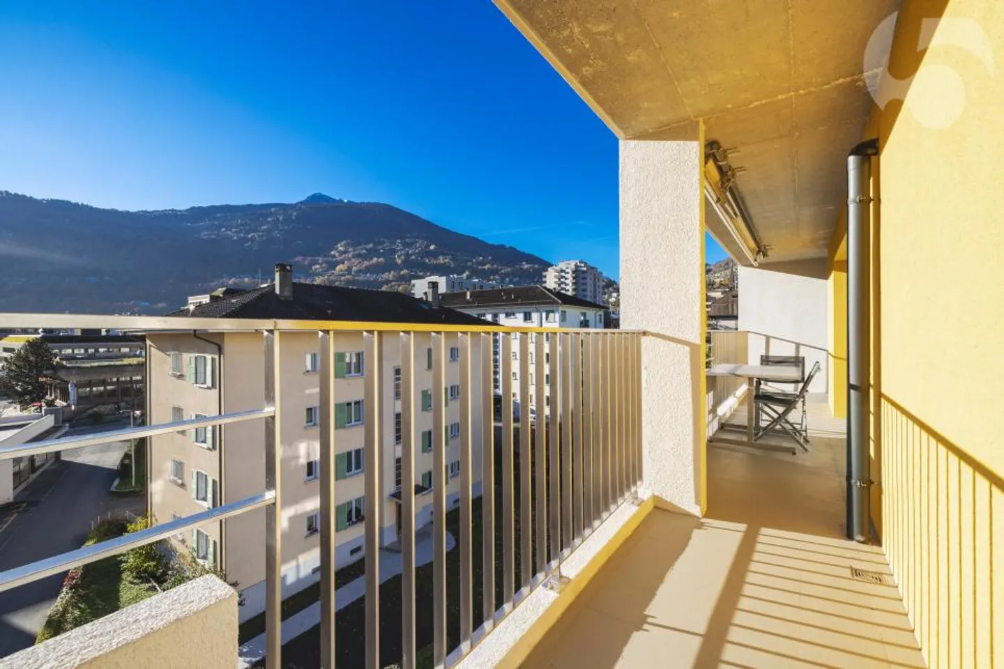 Magnificent 4.5 room apartment located in a highly sought-after area - Photo 4 of 13