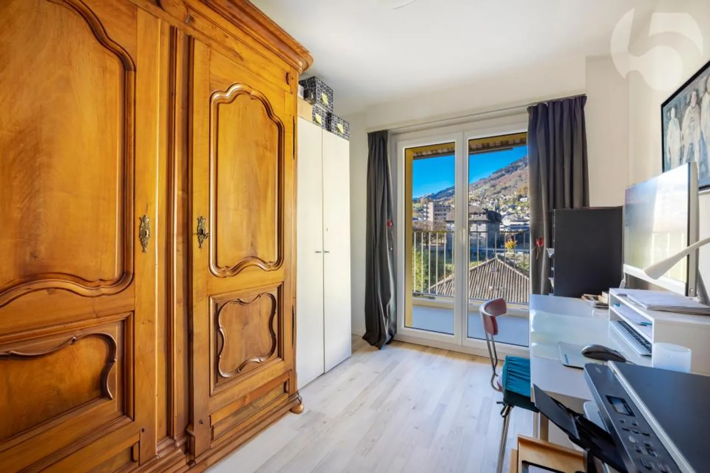 Magnificent 4.5 room apartment located in a highly sought-after area - Photo 9 of 13