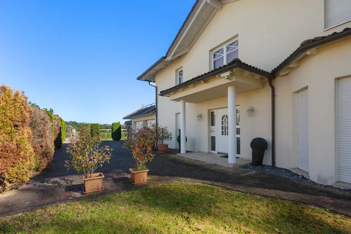 Exklusive Villa mit Seezugang - Foto 2 von 7