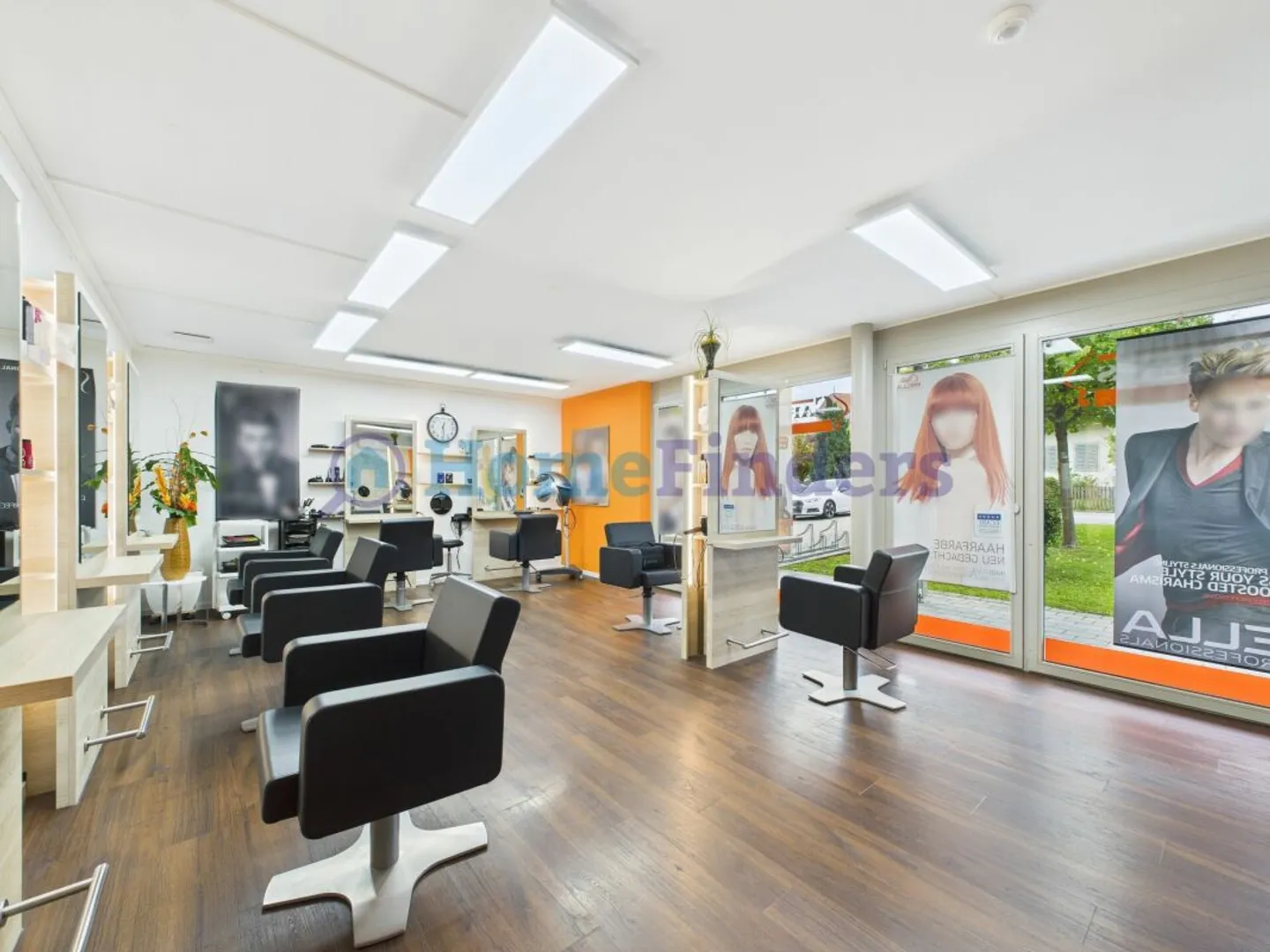 OPPORTUNITÉ UNIQUE AVEC UNE CLIENTÈLE DANS UN EMPLACEMENT CENTRAL ! - Photo 1 sur 9