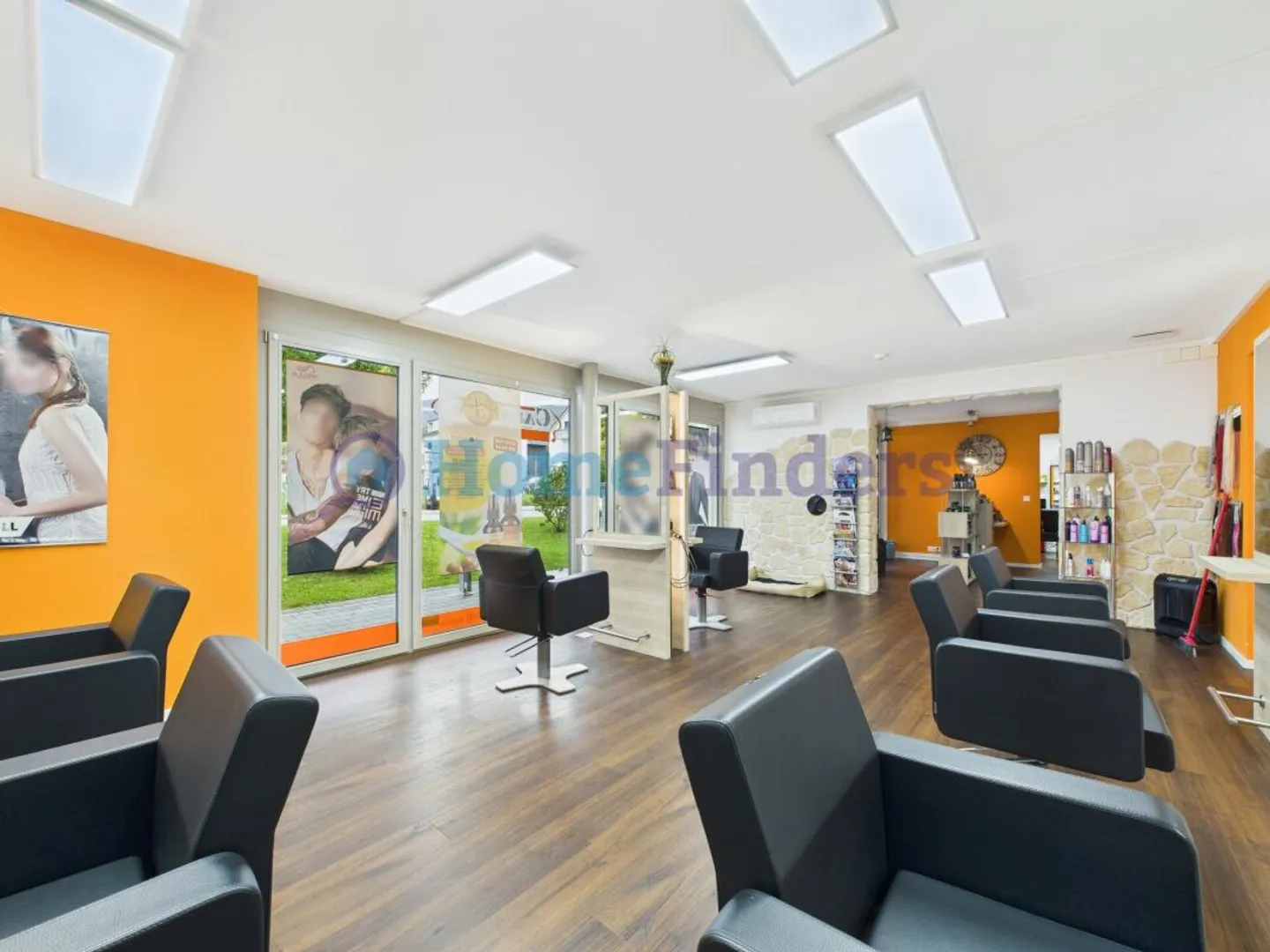 OPPORTUNITÉ UNIQUE AVEC UNE CLIENTÈLE DANS UN EMPLACEMENT CENTRAL ! - Photo 2 sur 9