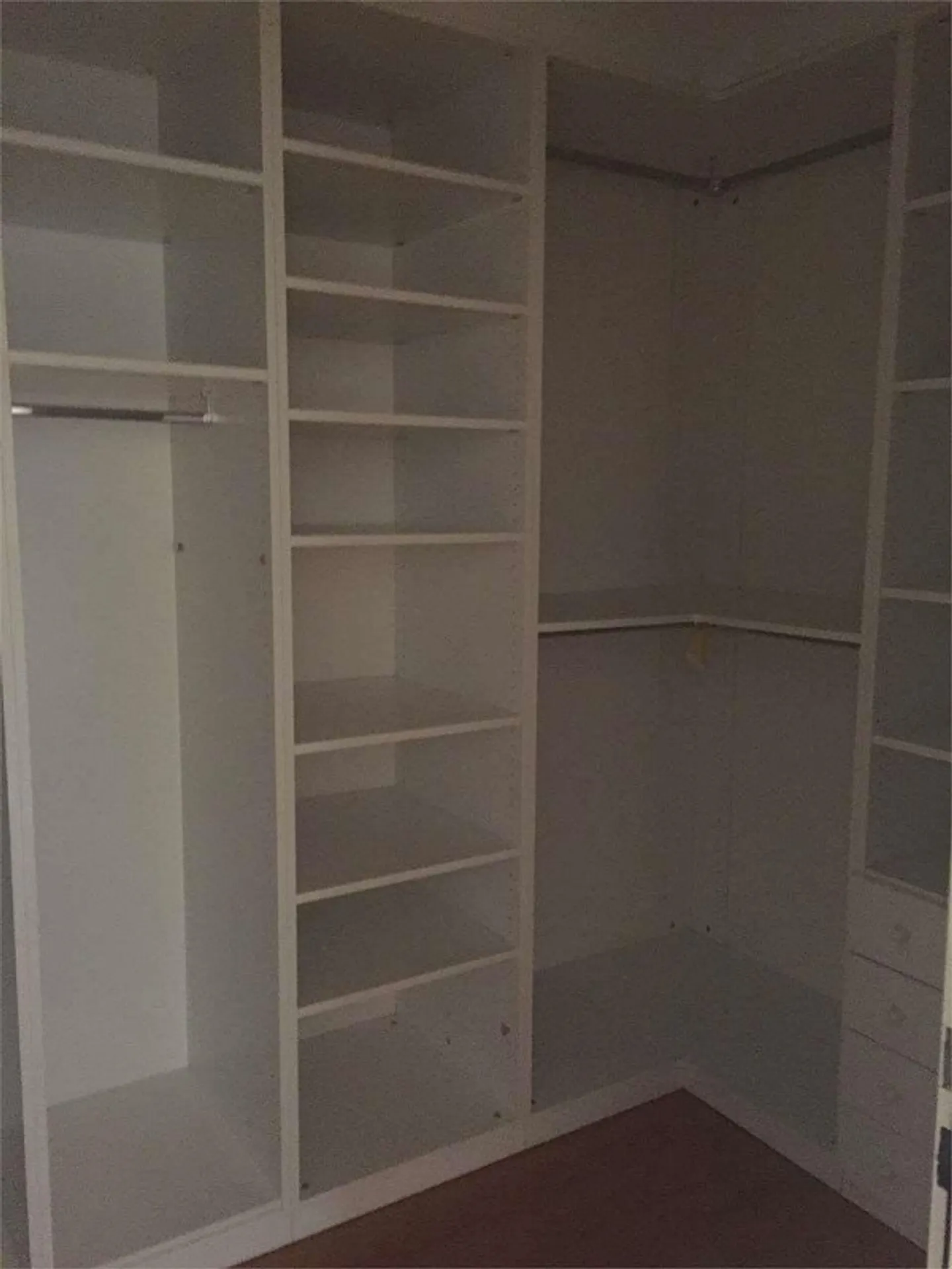 Porza - Spacieux duplex de 4,5 pièces dans une maison bifamiliale avec grand jardin - Photo 4 sur 12