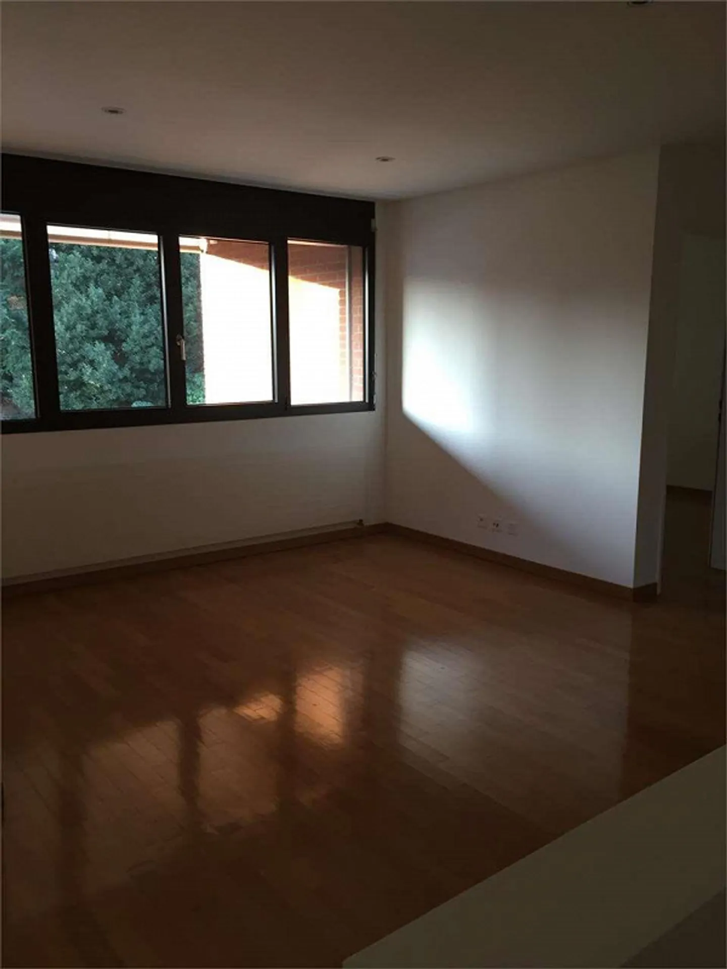 Porza - Spacieux duplex de 4,5 pièces dans une maison bifamiliale avec grand jardin - Photo 12 sur 12