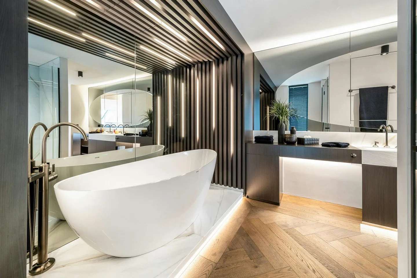 Exclusive maisonette apartment with private roof terrace - Photo 10 of 13