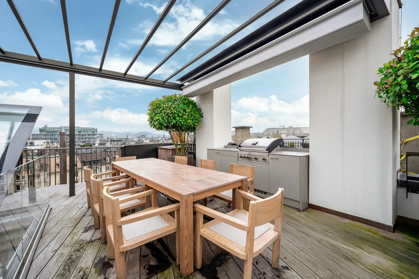 Exclusive maisonette apartment with private roof terrace - Photo 11 of 13