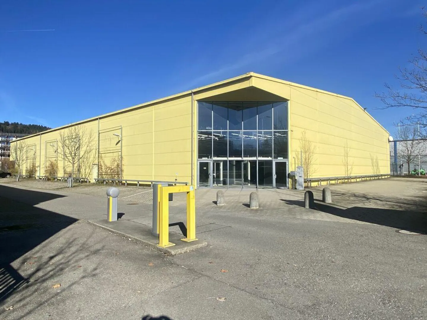 Attractive Commercial Space for Rent - Photo 1 of 7