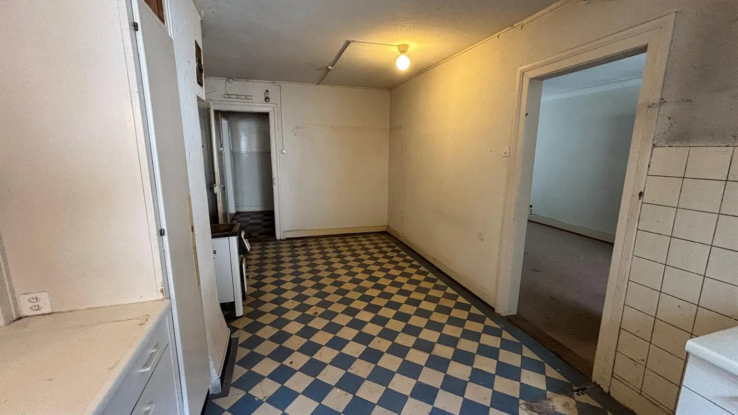 Versatile residential and commercial building in the center of Muttenz - Photo 4 of 13