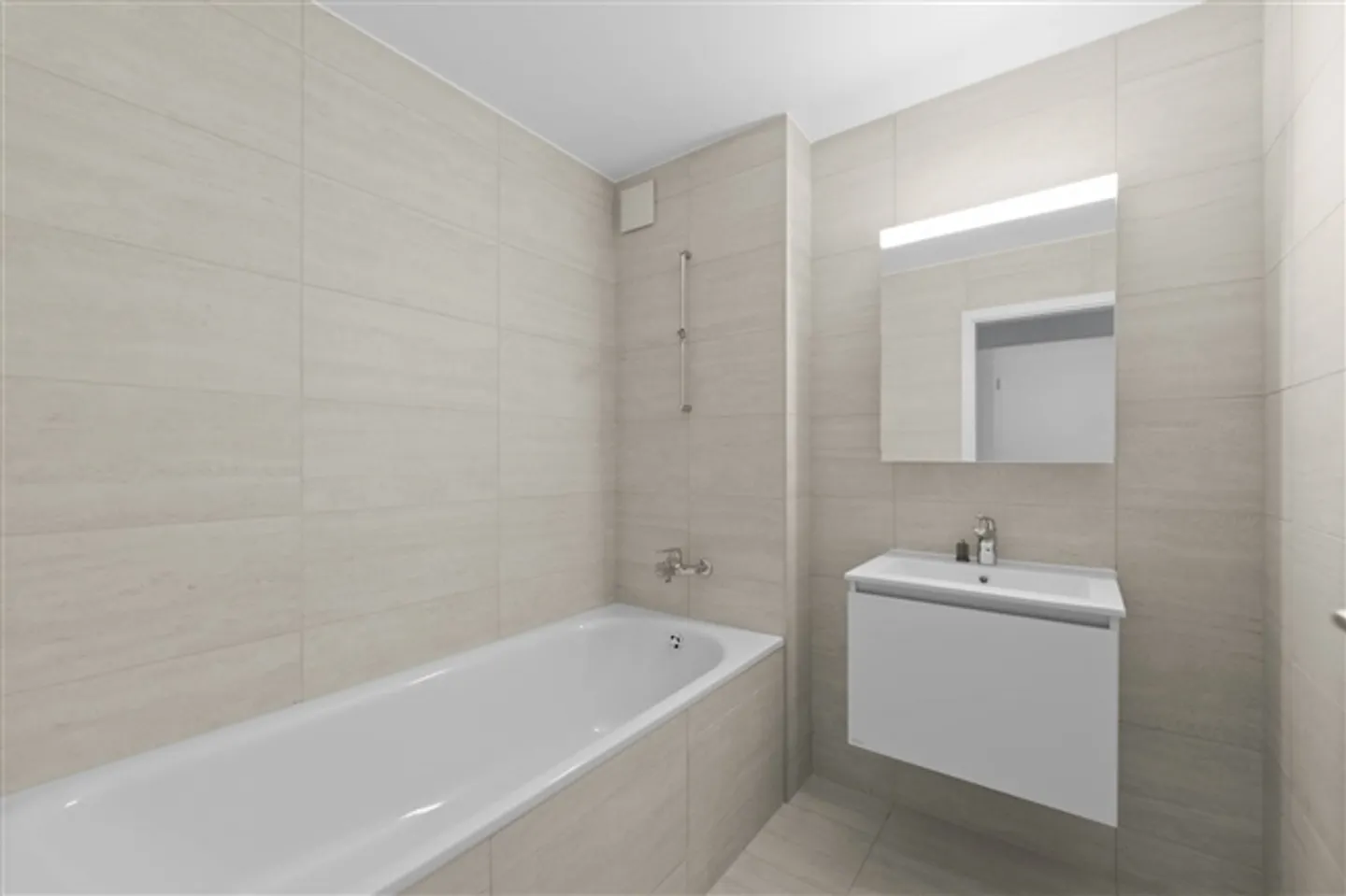 Nouvel appartement de 3,5 pièces avec de magnifiques vues dégagées sur le lac - Photo 5 sur 7