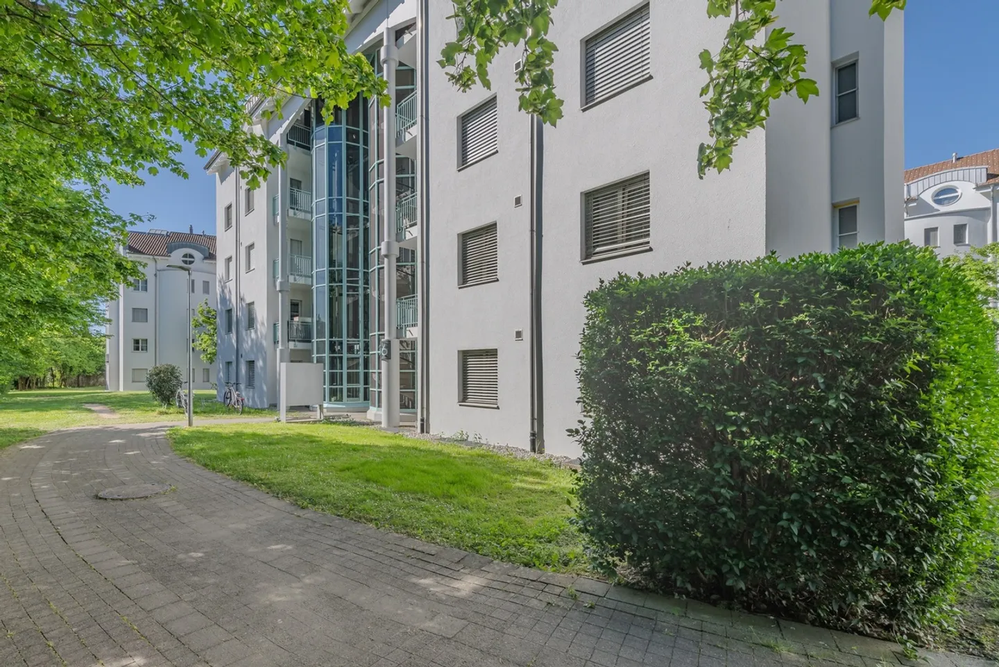 Appartement spacieux avec deux balcons dans un emplacement idéal ! - Photo 2 sur 9